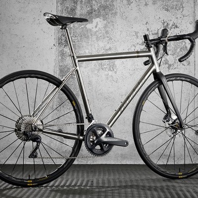 Yukon Disc, the practical titanium touring and audax bike with 